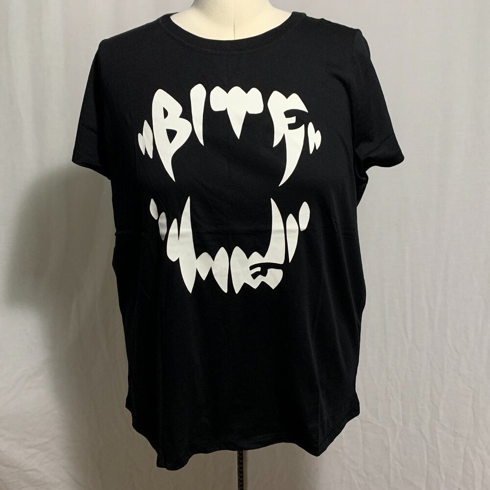 Torrid Tee Shirt Bite Me Vampire Halloween Glow In Dark Classic Fit Plus 4 26